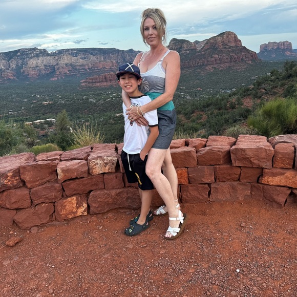 Meet your Posher, Beth - Picture 2 of 2